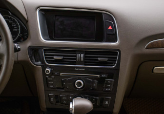 Подержанный автомобиль Audi Q5 2012 года (14 фото)