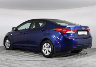 Подержанный автомобиль Hyundai Elantra Sedan 2011 года (4 фото)