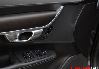 Подержанный автомобиль Volvo V90 Cross Country 2017 года (18 фото)