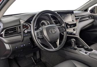 Подержанный автомобиль Toyota Camry Sedan 2021 года (15 фото)