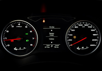 Подержанный автомобиль Москвич 3 2023 года (13 фото)