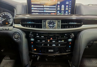 Подержанный автомобиль Lexus LX 2016 года (15 фото)