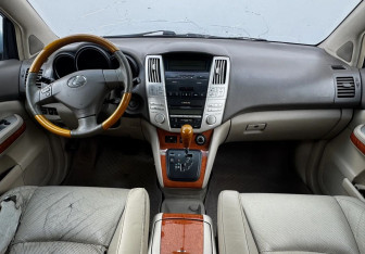 Подержанный автомобиль Lexus RX 2005 года (9 фото)