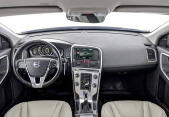 Подержанный автомобиль Volvo XC60 2016 года (14 фото)