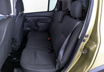 Подержанный автомобиль Renault Sandero 2017 года (18 фото)