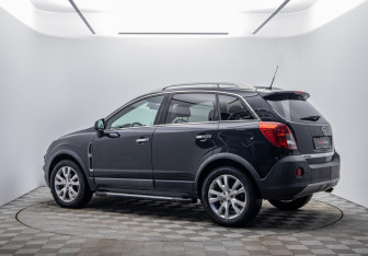 Подержанный автомобиль Opel Antara 2014 года (7 фото)