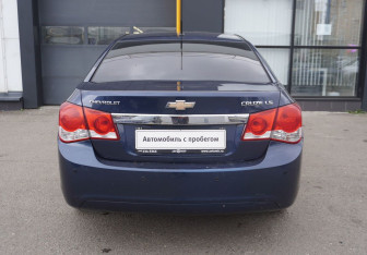 Подержанный автомобиль Chevrolet Cruze Sedan 2010 года (6 фото)