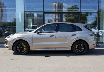 Подержанный автомобиль Porsche Cayenne 2018 года (8 фото)