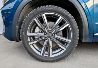 Подержанный автомобиль Geely Monjaro 2024 года (18 фото)