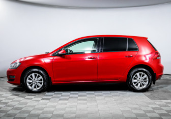 Подержанный автомобиль Volkswagen Golf Hatchback 2013 года (8 фото)