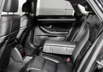 Подержанный автомобиль Audi A8 2007 года (14 фото)