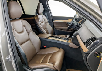 Подержанный автомобиль Volvo XC90 2021 года (24 фото)