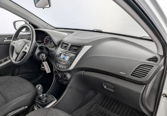 Подержанный автомобиль Hyundai Solaris Sedan 2016 года (11 фото)