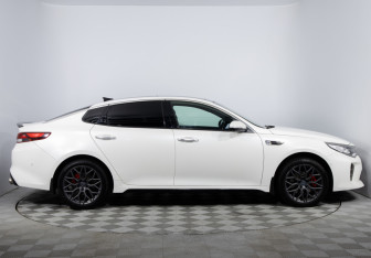 Подержанный автомобиль Kia Optima Sedan 2017 года (4 фото)