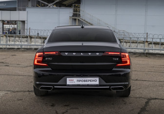 Подержанный автомобиль Volvo S90 2019 года (9 фото)