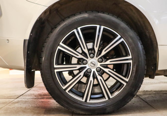 Подержанный автомобиль Volvo XC60 2019 года (25 фото)