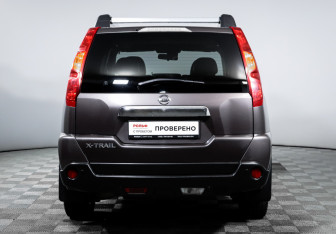 Подержанный автомобиль Nissan X-Trail 2008 года (6 фото)