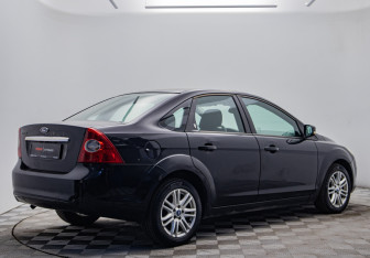 Подержанный автомобиль Ford Focus Sedan 2008 года (5 фото)
