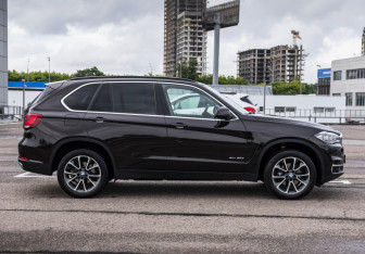 Подержанный автомобиль BMW X5 2014 года (4 фото)