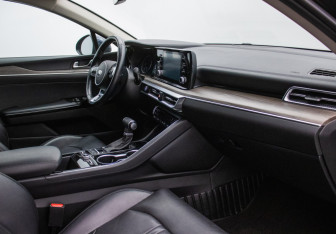 Подержанный автомобиль Kia K5 2021 года (9 фото)