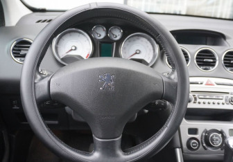 Подержанный автомобиль Peugeot 308 Hatchback 2010 года (14 фото)
