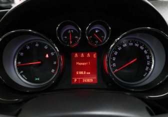 Подержанный автомобиль Opel Insignia Wagon 2011 года (13 фото)