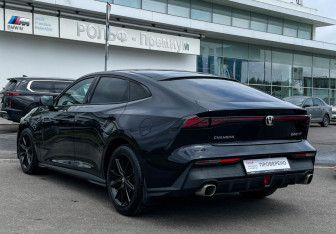Подержанный автомобиль Changan UNI-V 2023 года (7 фото)