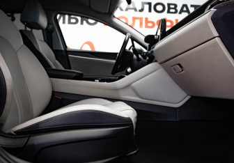 Подержанный автомобиль Kia K5 2021 года (30 фото)