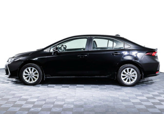 Подержанный автомобиль Toyota Corolla Sedan 2021 года (3 фото)