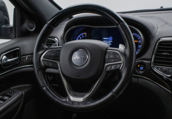 Подержанный автомобиль Jeep Grand Cherokee 2021 года (15 фото)