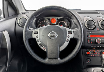 Подержанный автомобиль Nissan Qashqai 2008 года (21 фото)