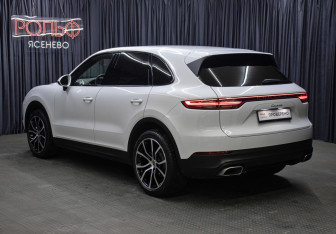 Подержанный автомобиль Porsche Cayenne 2019 года (7 фото)