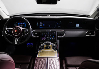 Подержанный автомобиль Hongqi E-HS9 2021 года (11 фото)