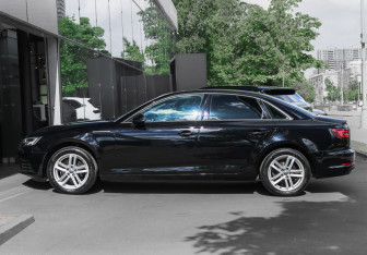 Подержанный автомобиль Audi A4 Sedan 2019 года (8 фото)