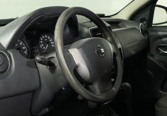 Подержанный автомобиль Nissan Terrano 2014 года (13 фото)