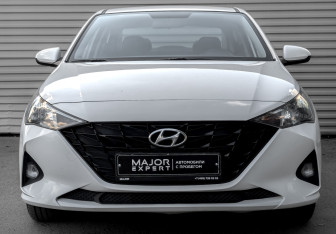 Подержанный автомобиль Hyundai Solaris Sedan 2021 года (2 фото)