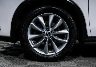 Подержанный автомобиль Infiniti QX50 2019 года (15 фото)