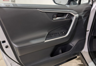 Подержанный автомобиль Toyota RAV4 2022 года (23 фото)
