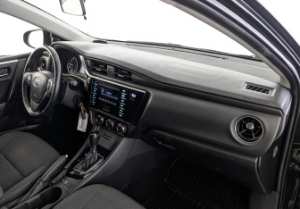 Подержанный автомобиль Toyota Corolla Sedan 2018 года (13 фото)