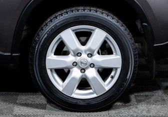 Подержанный автомобиль Nissan X-Trail 2008 года (15 фото)