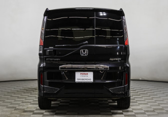 Подержанный автомобиль Honda Stepwgn 2021 года (6 фото)