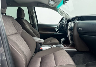 Подержанный автомобиль Toyota Fortuner 2018 года (10 фото)