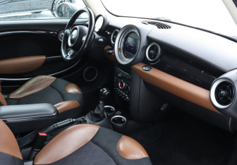 Подержанный автомобиль MINI Hatch 2010 года (9 фото)