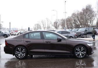 Подержанный автомобиль Volvo S60 2020 года (4 фото)
