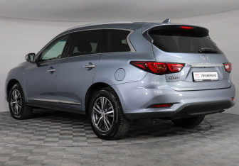 Подержанный автомобиль Infiniti QX60 2017 года (7 фото)
