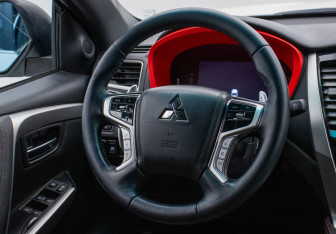 Подержанный автомобиль Mitsubishi Montero Sport 2022 года (16 фото)