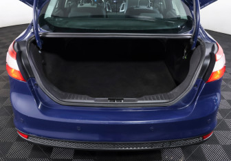 Подержанный автомобиль Ford Focus Sedan 2011 года (9 фото)