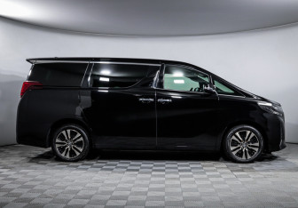 Подержанный автомобиль Toyota Alphard 2019 года (4 фото)