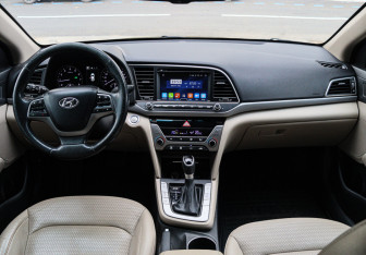 Подержанный автомобиль Hyundai Elantra Sedan 2018 года (9 фото)