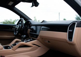 Подержанный автомобиль Porsche Cayenne 2019 года (11 фото)